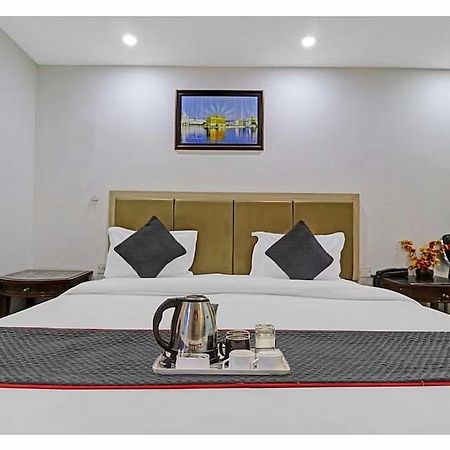 Super Hotel O Mahal Yeni Delhi Dış mekan fotoğraf