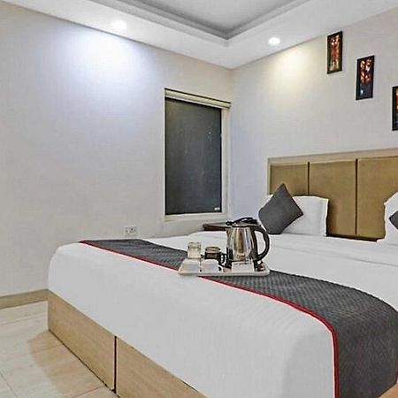 Super Hotel O Mahal Yeni Delhi Dış mekan fotoğraf