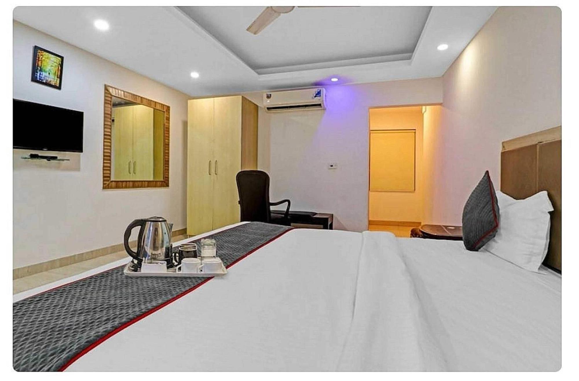 Super Hotel O Mahal Yeni Delhi Dış mekan fotoğraf