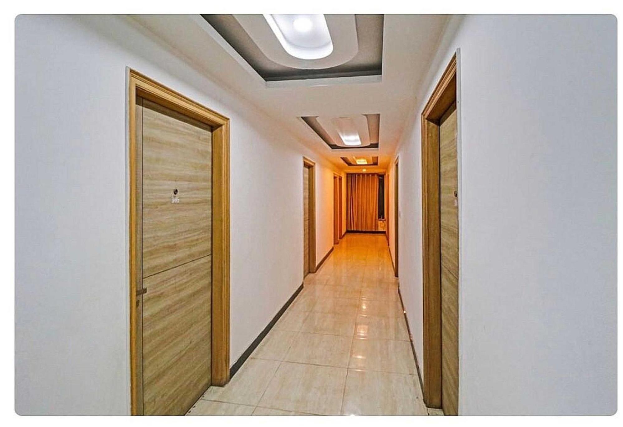 Super Hotel O Mahal Yeni Delhi Dış mekan fotoğraf