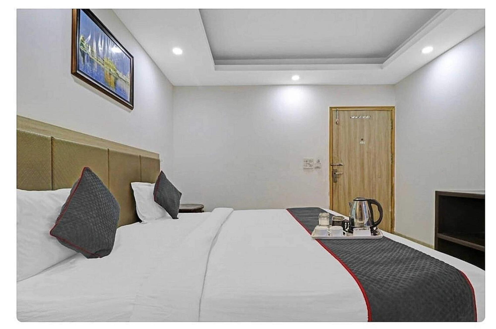 Super Hotel O Mahal Yeni Delhi Dış mekan fotoğraf