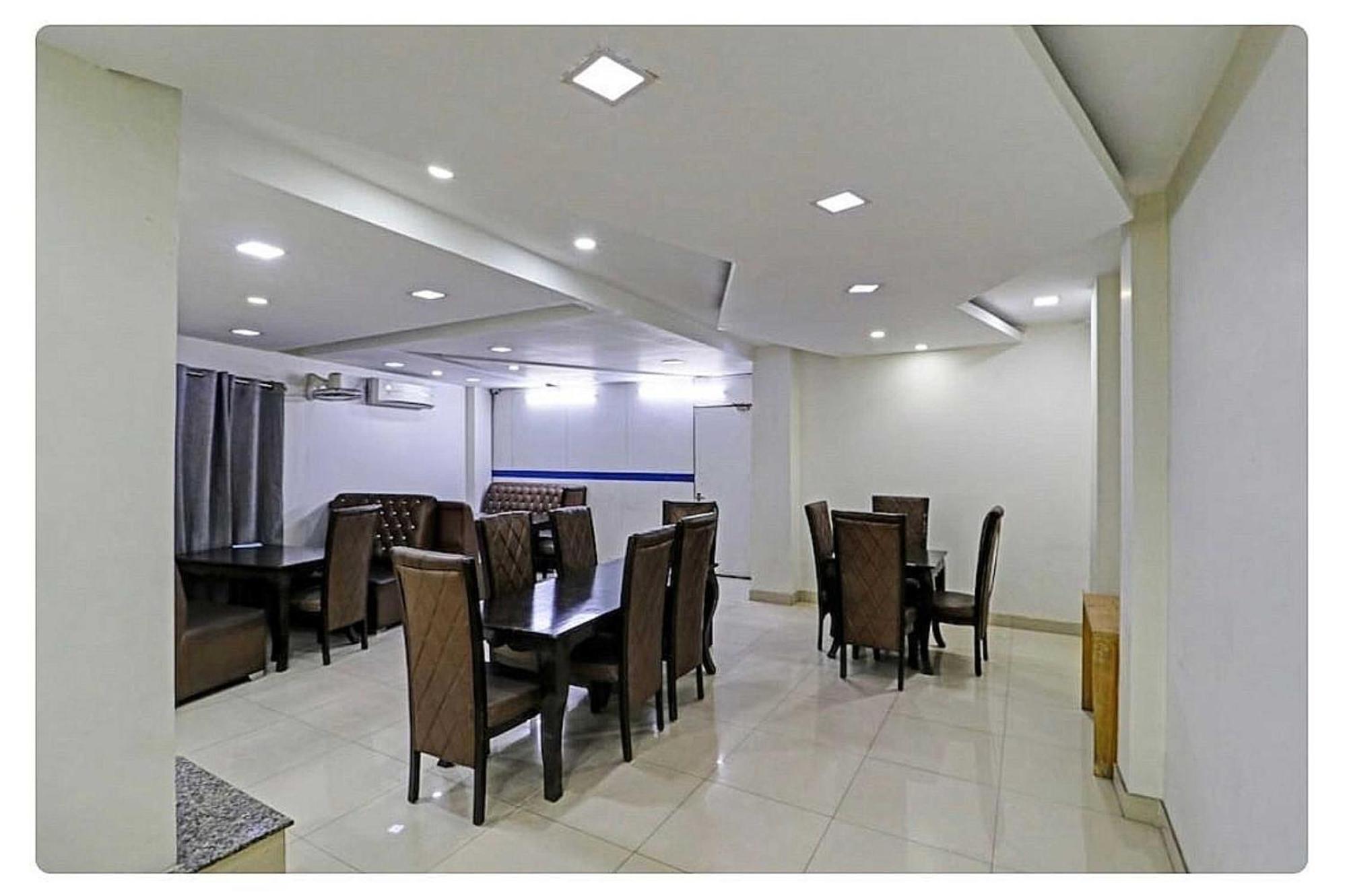 Super Hotel O Mahal Yeni Delhi Dış mekan fotoğraf
