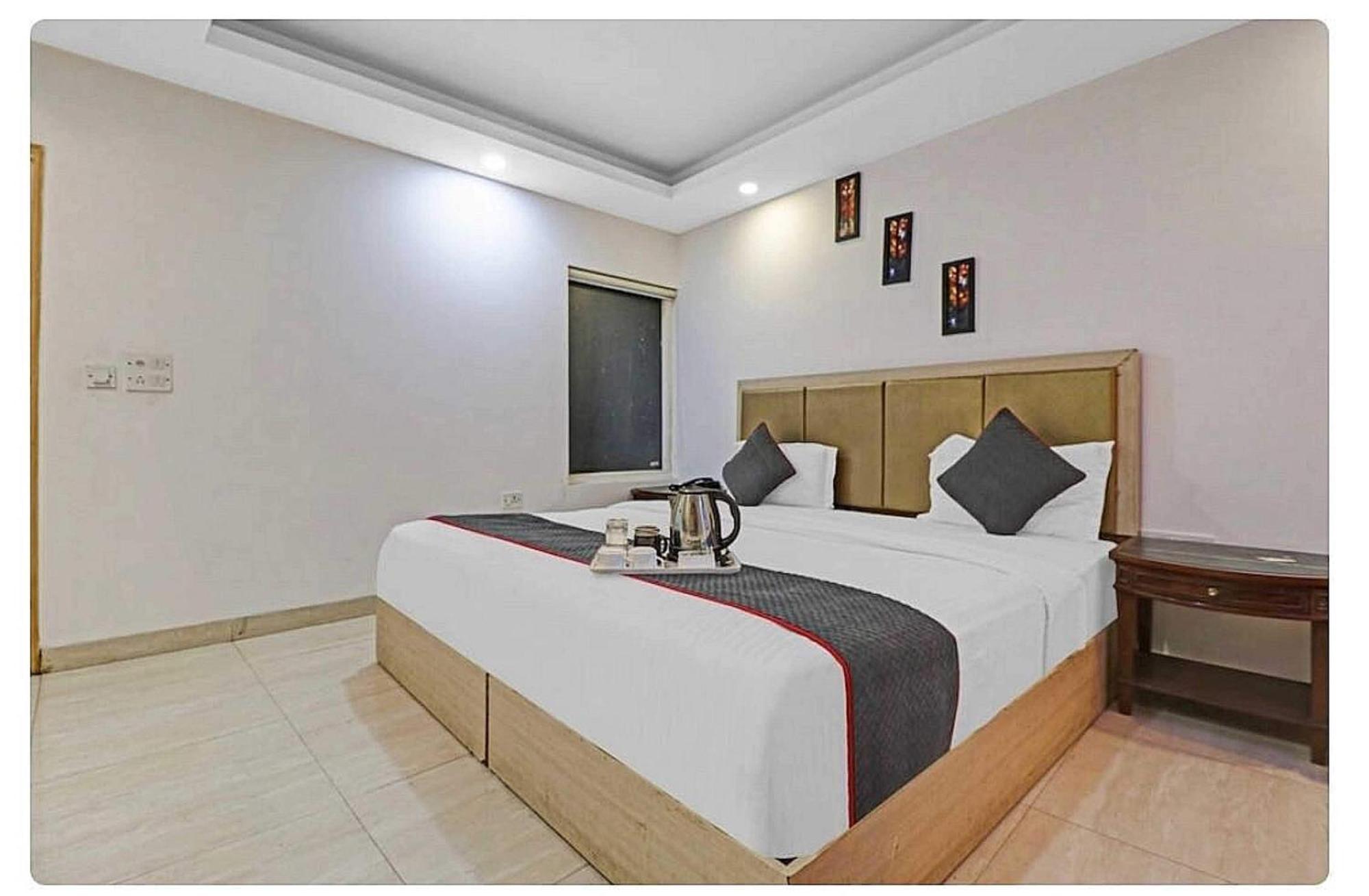 Super Hotel O Mahal Yeni Delhi Dış mekan fotoğraf