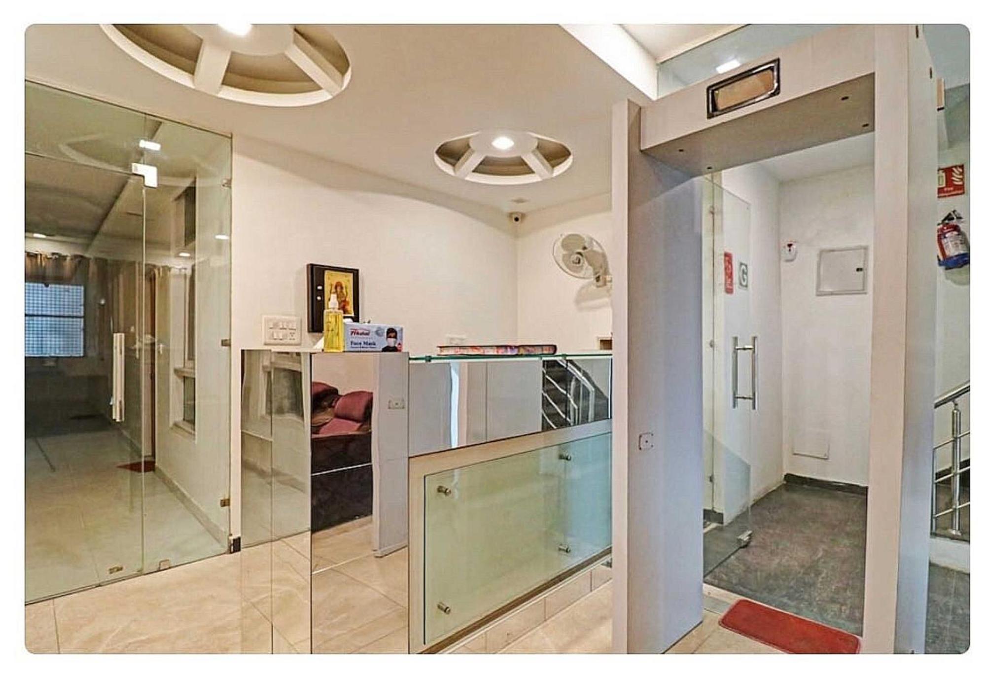 Super Hotel O Mahal Yeni Delhi Dış mekan fotoğraf