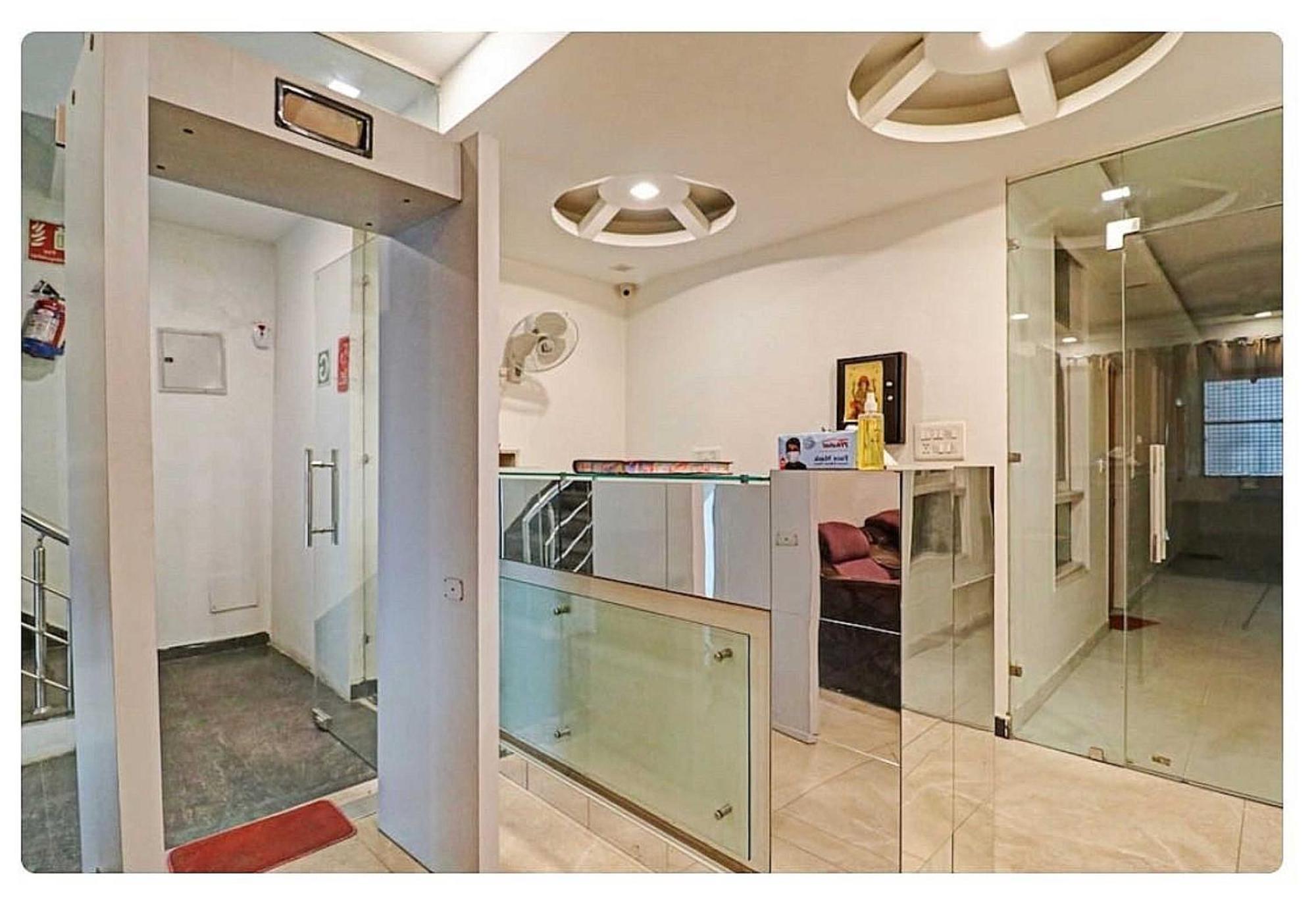 Super Hotel O Mahal Yeni Delhi Dış mekan fotoğraf