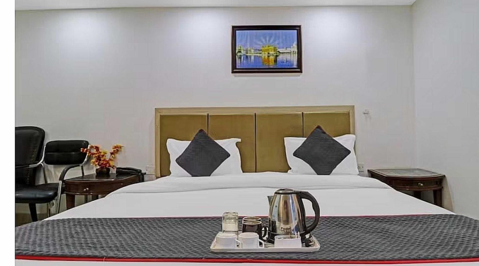 Super Hotel O Mahal Yeni Delhi Dış mekan fotoğraf