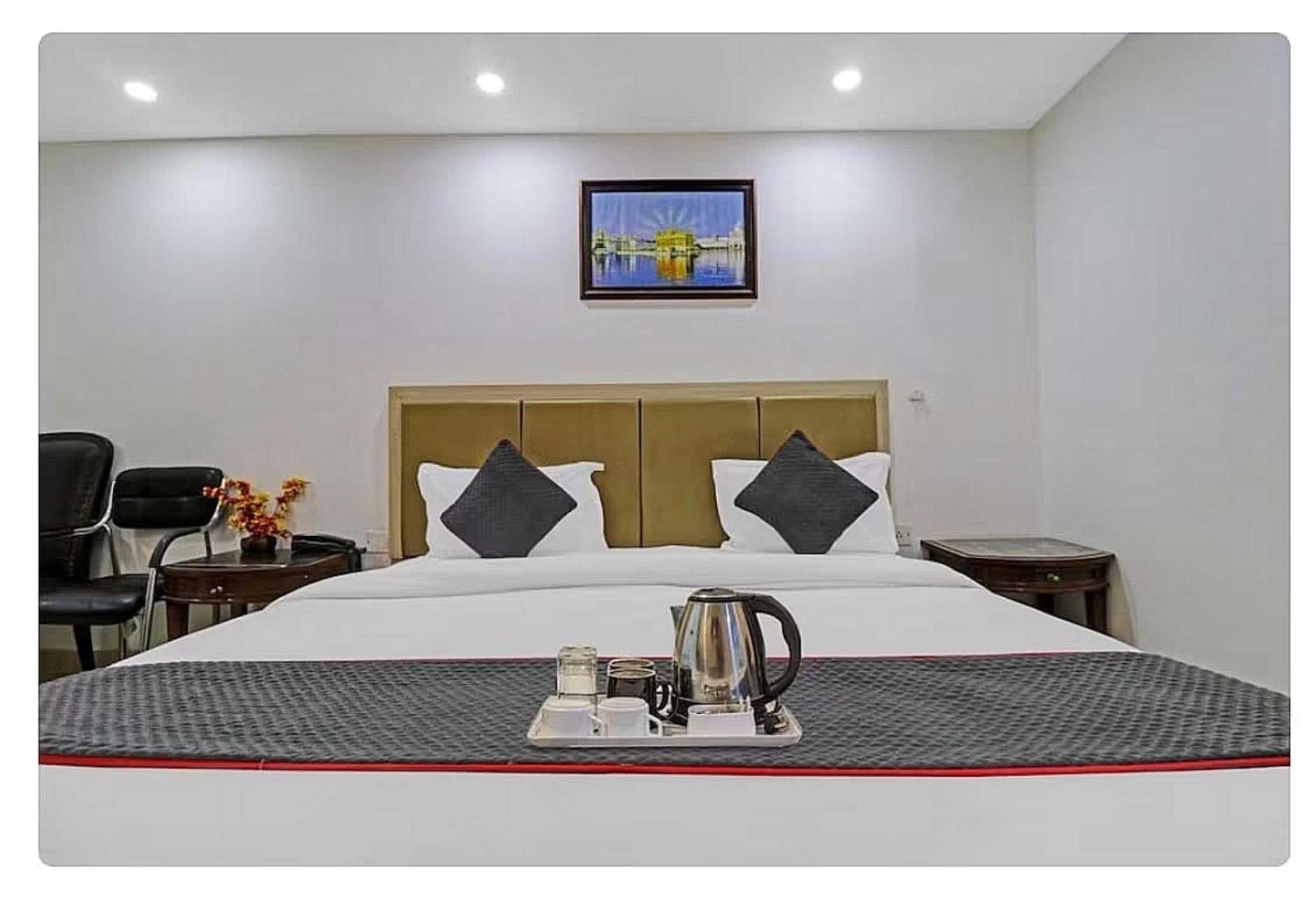 Super Hotel O Mahal Yeni Delhi Dış mekan fotoğraf