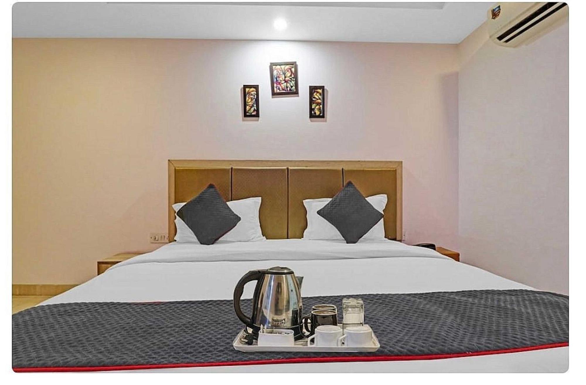 Super Hotel O Mahal Yeni Delhi Dış mekan fotoğraf