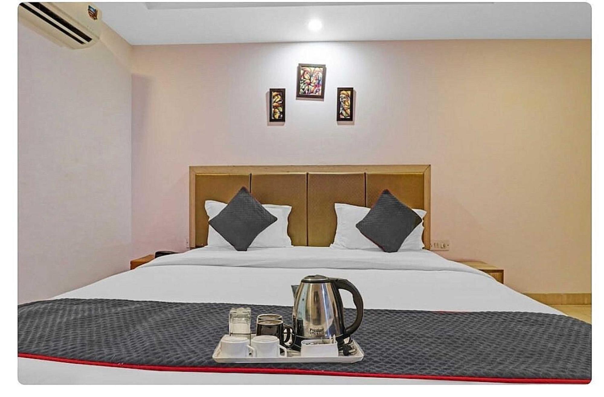 Super Hotel O Mahal Yeni Delhi Dış mekan fotoğraf