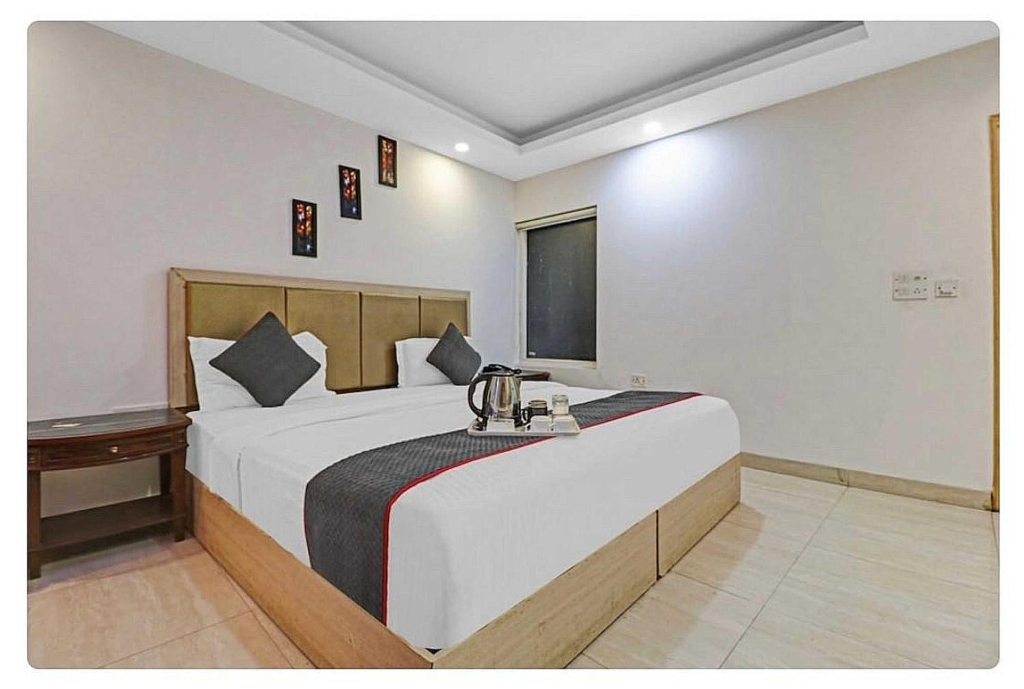 Super Hotel O Mahal Yeni Delhi Dış mekan fotoğraf