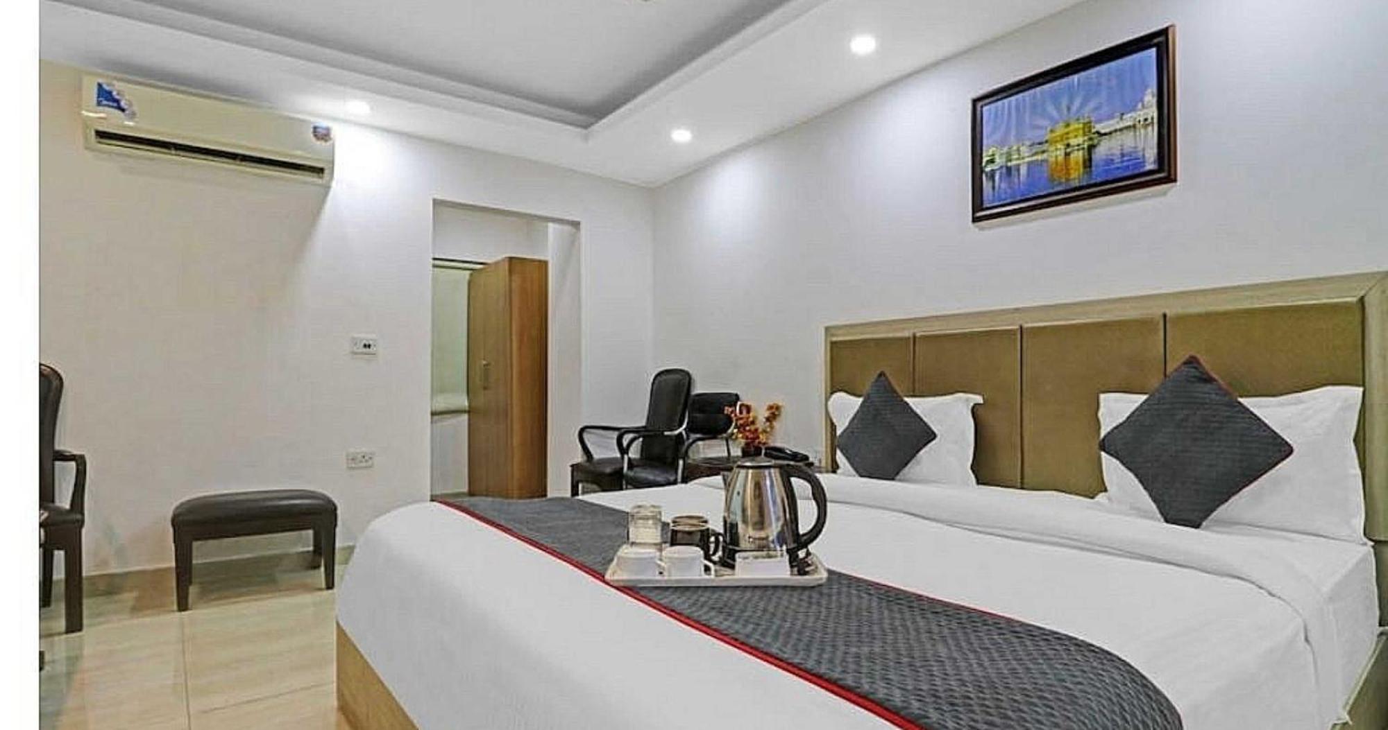 Super Hotel O Mahal Yeni Delhi Dış mekan fotoğraf