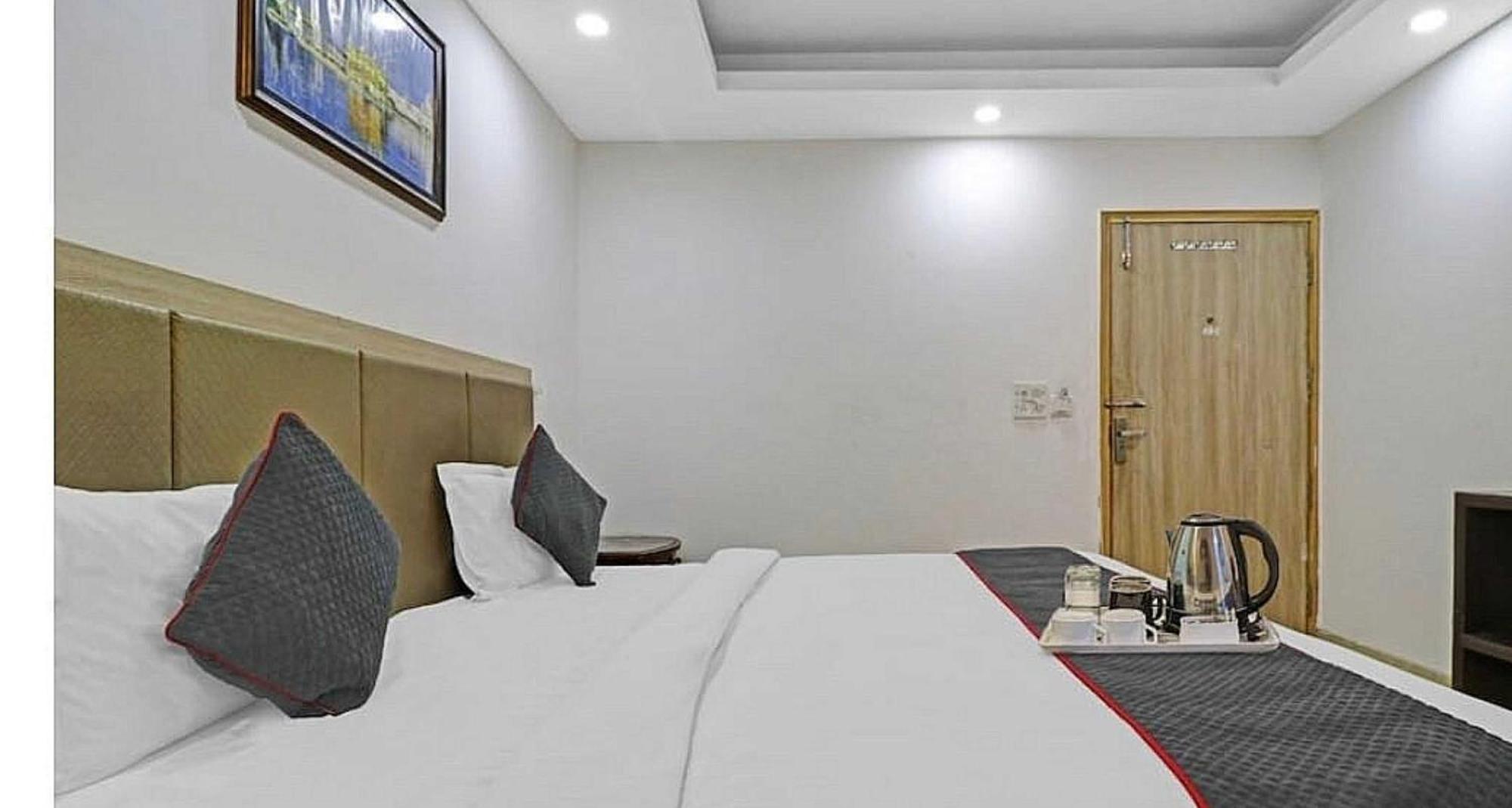 Super Hotel O Mahal Yeni Delhi Dış mekan fotoğraf