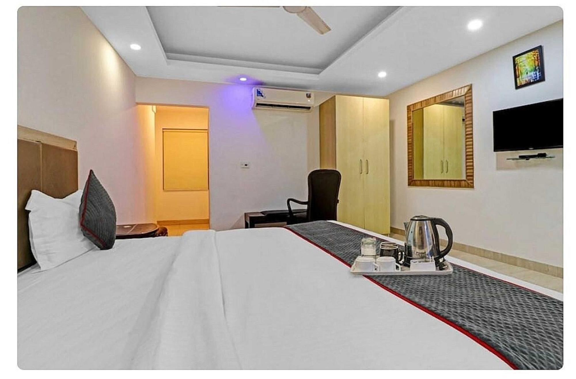 Super Hotel O Mahal Yeni Delhi Dış mekan fotoğraf