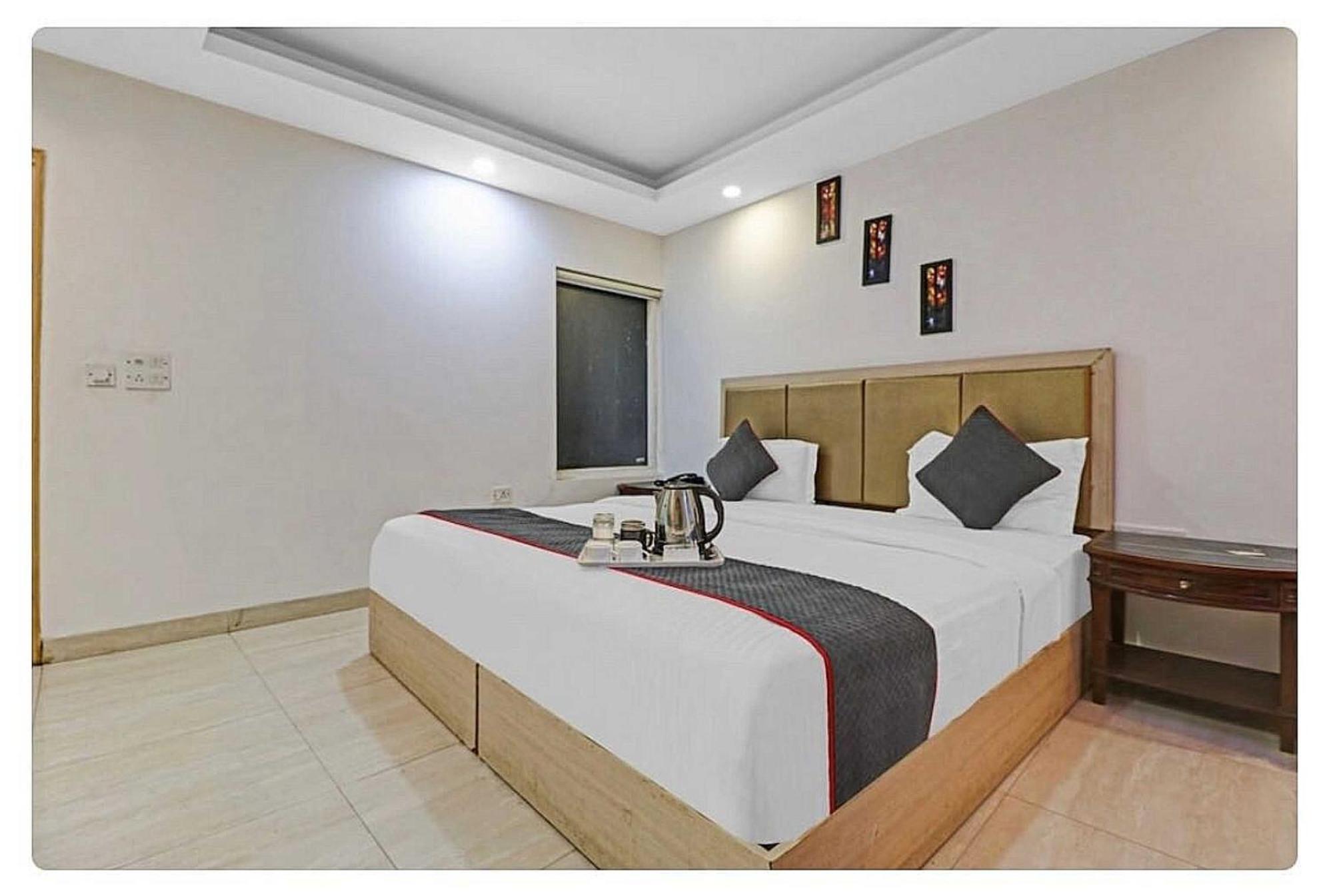 Super Hotel O Mahal Yeni Delhi Dış mekan fotoğraf