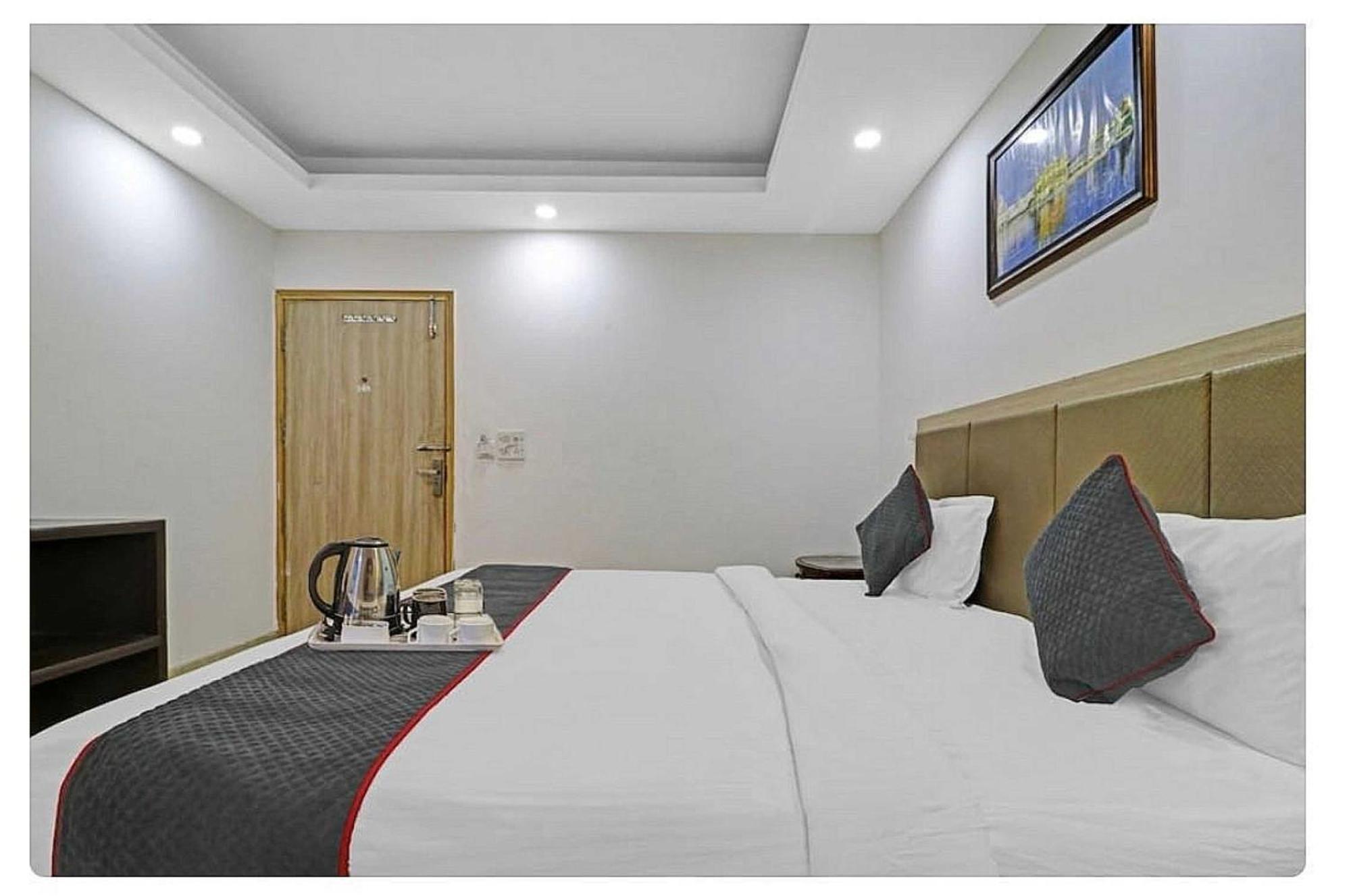 Super Hotel O Mahal Yeni Delhi Dış mekan fotoğraf