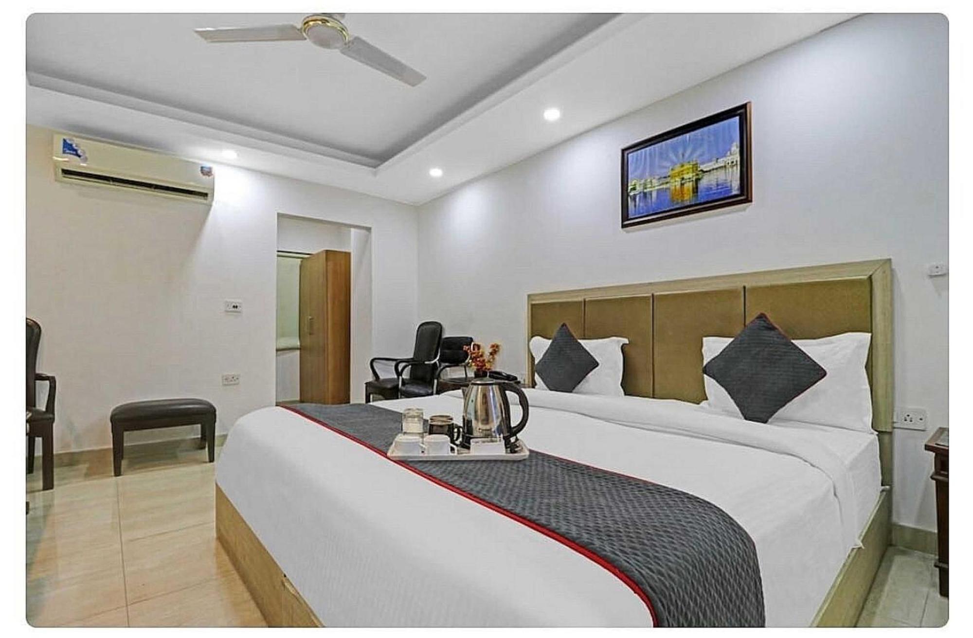 Super Hotel O Mahal Yeni Delhi Dış mekan fotoğraf